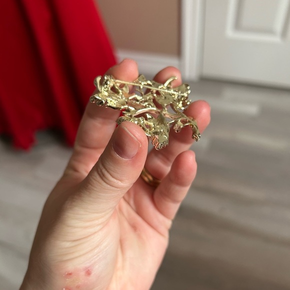 Vintage 1960 CORO Pink Floral Brooch from estate sale 🌸 - Picture 6 of 8